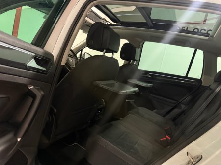 2018 Volkswagen Tiguan R Line 2.0 TDI 150HP 5DR €25,950 thumbnail
