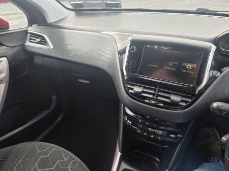 2016 Peugeot 2008 - thumbnail 10