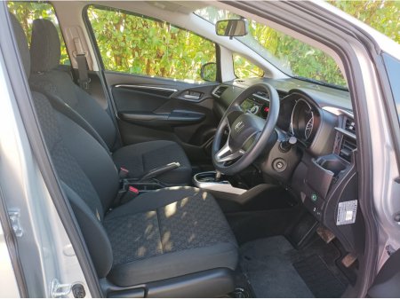 2016 Honda Jazz 1.3 AUTOMATIC NOT HYRBRID 13,127kms 4 NEW TYRES NEW NCT 6 MONTHS ROAD TAX PRIVACY GLASS WIND DEFLECTORS REVERSE CAMERA LARGE TOUCH SCREEN MULTIMEDIA SYSTEM STOP START TECHNOLOGY €12,595