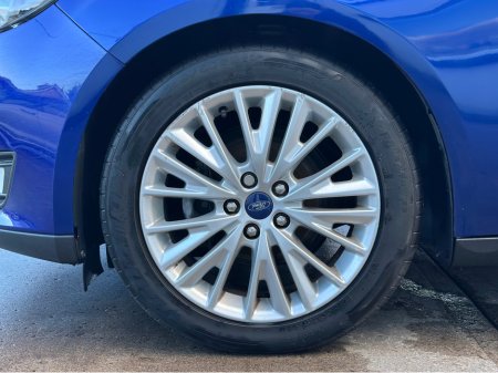 2016 Ford Focus - thumbnail 6