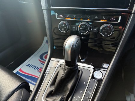 2020 Volkswagen Golf ( 202 REG 1.4 TSI LEATHER LEATHER SEATS VIRTUAL CLOCKS  SAT NAV  LEATHER  SEATS - VIRTUAL CLOCKS -REVERSE CAMERA - NAVIGATION - CARPLAY - ANDROID AUTO- BLIND SPOT REAR TRAFFIC ASSIST - DISCOVER PRO €22,950 thumbnail