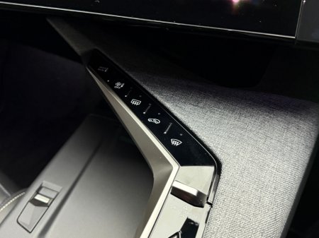 2025 Peugeot 5008 GT thumbnail