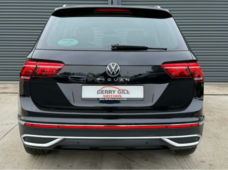 2023 Volkswagen Tiguan ELEGANCE 2.0 TDI MANUAL 6SPEED FWD 150BHP €39,450 thumbnail
