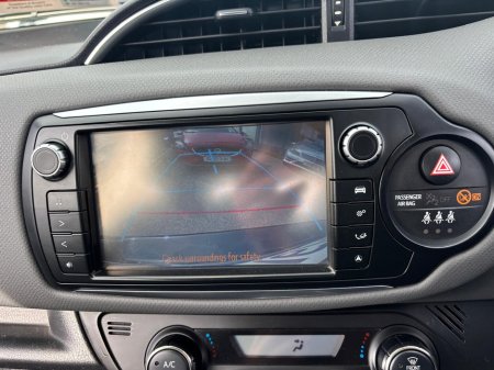 2016 Toyota Yaris - thumbnail 6