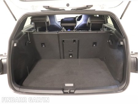 2022 Volkswagen Golf 2.0 TDI 150HP R-Line €32,950 thumbnail