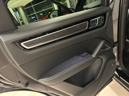 2023 Porsche Cayenne - thumbnail 24