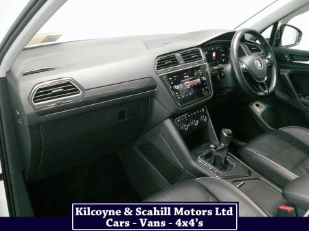 2020 Volkswagen Tiguan R-LINE 2.0 TDI MANUAL 6SPEED FWD 150HP 5DR thumbnail