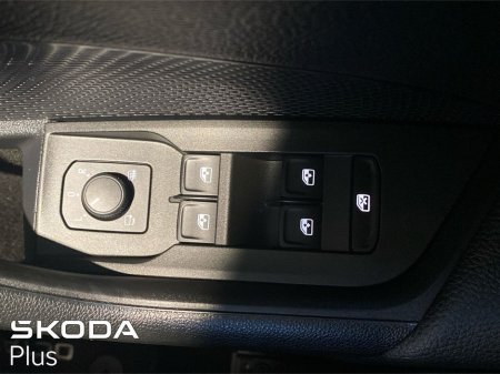 2025 Skoda Octavia Selection 1.5TSI 115bhp DSG m-HEV €33,950 thumbnail