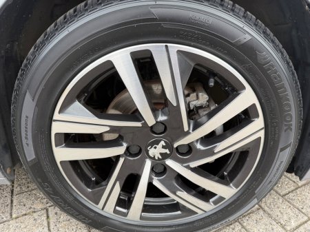 2023 Peugeot 208 - view 3