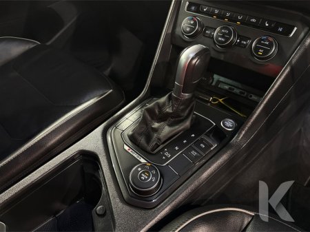 2018 Volkswagen Tiguan 2.0 TDI HIGH LINE 4WD - FULL BLACK LEATHER HEATED SEATS FRONT AND BACK - DIAMOND CUT FACTORY ALLOY WHEELS - CRUISE CONTROL - REVERSE CAMERA €29,950 thumbnail