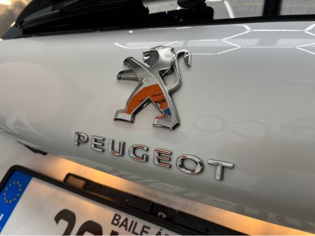 2020 Peugeot 2008 2020 PEUGEOT 2008 CROSSCITY 1.2 AUTOMATIC / CRUISE CONTROL / REVERSE CAMERA / HEATED SEATS / APPLE CARPLAY thumbnail