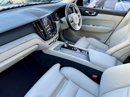 2025 Volvo XC60 - thumbnail 8