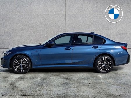 2025 BMW 3 Series - view 3
