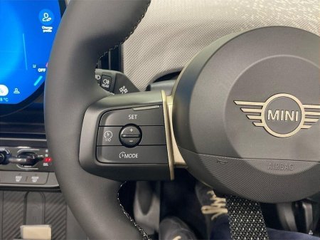 2025 MINI Convertible Cooper S €49,950 thumbnail