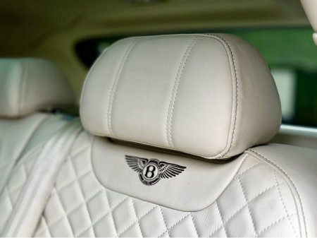 2016 Bentley Bentayga W12 600BHP AWD 5DR A €118,950 thumbnail