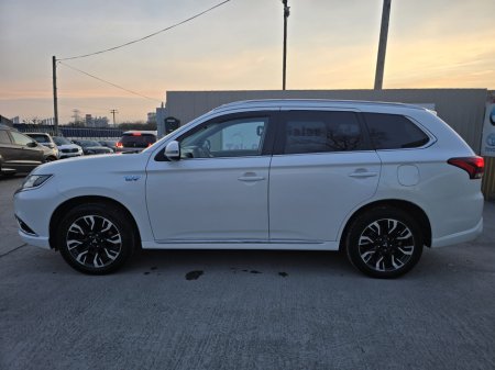 2017 Mitsubishi Outlander - thumbnail 4