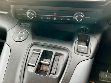 2026 Opel Combo Life TAXI WHEELCHAIR ACCESSIBLE 7 SEATER AUTOMATIC €58,995