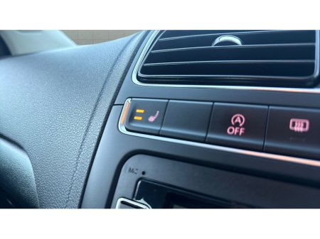 2016 Volkswagen Polo *HIGHLINE* 35,000KMS / LEATHER / HEATED SEATS / CAMERA / AUTO €13,900 thumbnail