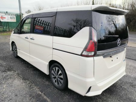 2017 Nissan Serena - thumbnail 5