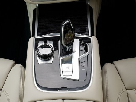 2020 BMW 7 Series 730d M Sport thumbnail