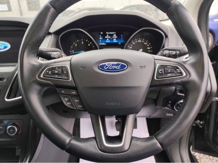 2017 Ford Focus - thumbnail 13