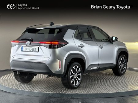 2024 Toyota Yaris Cross LunaSport Hybrid €30,950 thumbnail