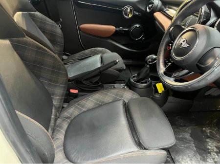 2017 MINI Cooper €15950! 2017 MINI COOPER 5DOORS 1.5 AUTOMATIC €15,950 thumbnail