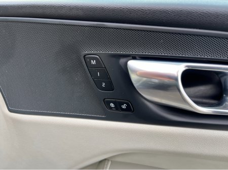 2023 Volvo XC60 - thumbnail 14