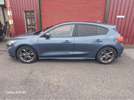 2021 Ford Focus - thumbnail 3