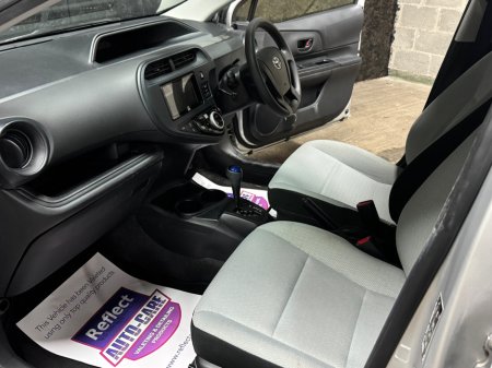 2019 Toyota Aqua - thumbnail 8