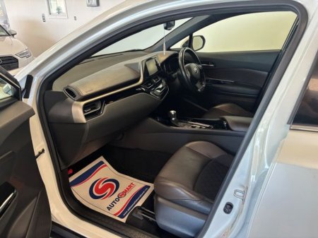 2017 Toyota C-HR 1.8 HYBRID LUNA SPORT €17,250 thumbnail