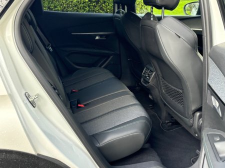 2021 Peugeot 3008 - thumbnail 8