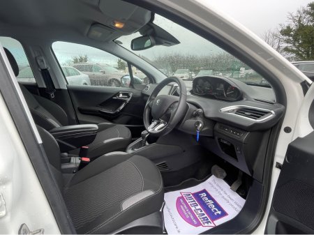 2016 Peugeot 208 1.2 Petrol Automatic LOW KM €9,900 thumbnail