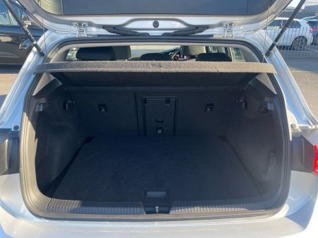 2024 Volkswagen Golf 2.0 TDI 115HP Life €28,975 thumbnail