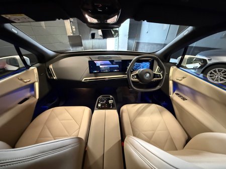 2023 BMW iX - thumbnail 9