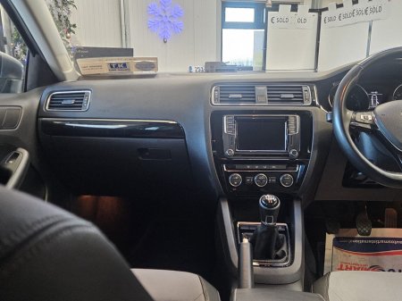 2016 Volkswagen Jetta 2.0 TDI 110HP Highline thumbnail