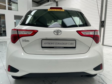 2018 Toyota Yaris - thumbnail 4