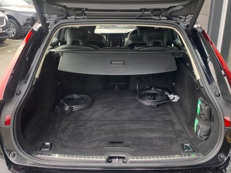 2023 Volvo V90 T6 Dark Plus Recharge AWD Auto (PHEV) €47,900 thumbnail