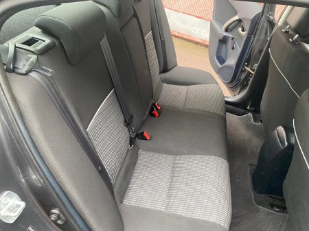 2013 Toyota Avensis - thumbnail 3