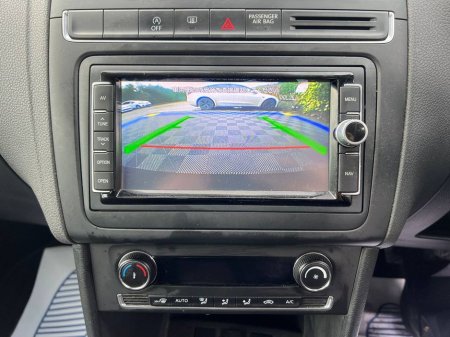 2016 Volkswagen Polo COMFORTLINE 1.2 TSI // 15" ALLOYS // NCT UNTIL 2028 // DIGITAL CLIMATE CONTROL €12,900 thumbnail