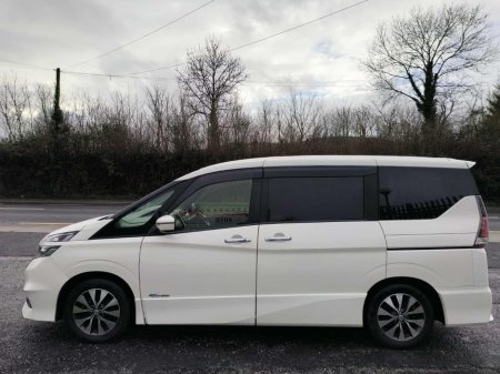 2017 Nissan Serena - thumbnail 4