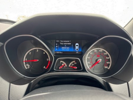 2018 Ford Focus - thumbnail 16