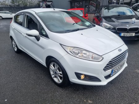 2015 Ford Fiesta - thumbnail 2