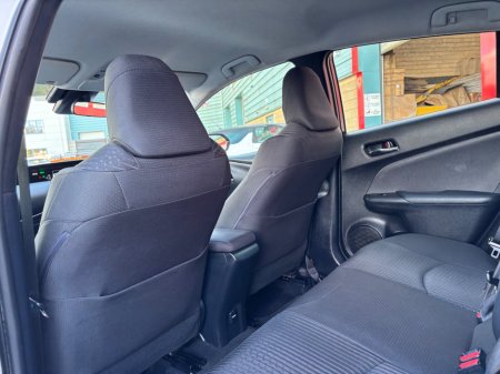 2016 Toyota Prius - thumbnail 8