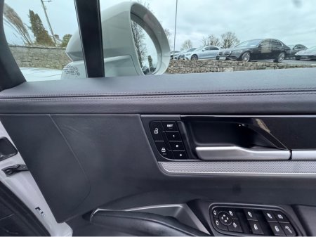 2024 Porsche Cayenne 3.0 V6 E-HYBRID AUTO==HUGE SPEC==COST €153K NEW== €116,950 thumbnail