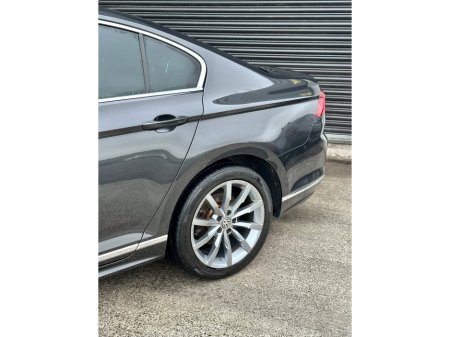 2019 Volkswagen Passat - thumbnail 4