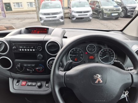 2017 Peugeot Partner - thumbnail 8