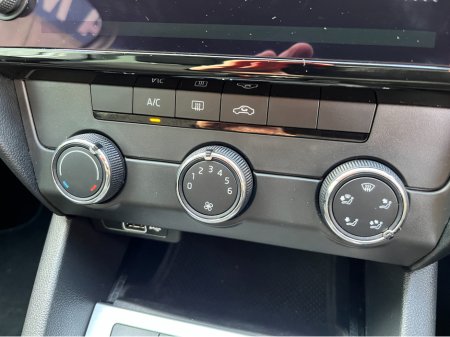 2019 Skoda Octavia AMBITION ESTATE 1.6 DIESEL //REVERSE CAMERA//CARPLAY// €16,950 thumbnail