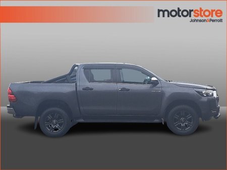 2021 Toyota Hilux HILUX 2.8 DOUBLE CAB SR5 4 DR €37,900 thumbnail