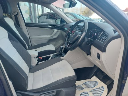 2018 Volkswagen Tiguan - thumbnail 9